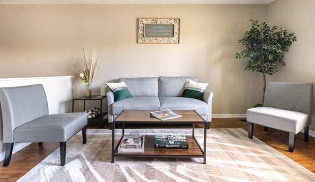 The Spartan Spot - 5Bedroom close to MSU!