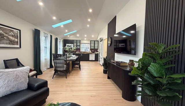 THE YALE/4Bd/Modern/Professionally Designed/Premium location