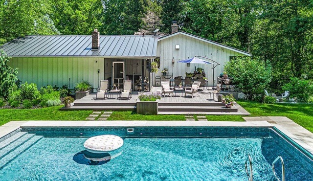 Three Oaks Stunner With Private Pool & Hot Tub!