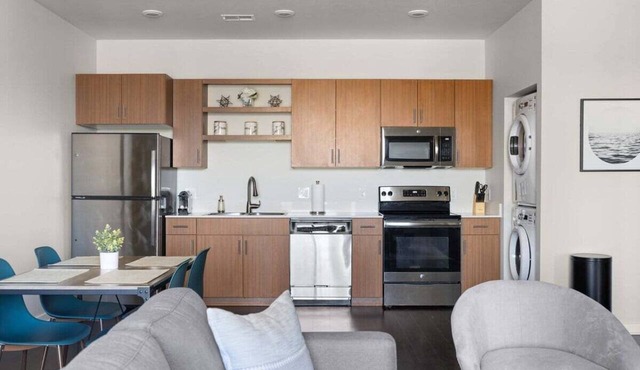 Top Floor Pet Friendly Condo near Downtown