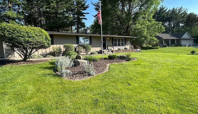 Tranquil 4-bedroom house on quiet cul-de-sac with lake views in Whitewater