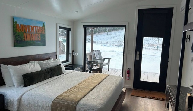 Tranquil Cabin Perfect for Adventurous Outdoor Escapes Near Local Attractions