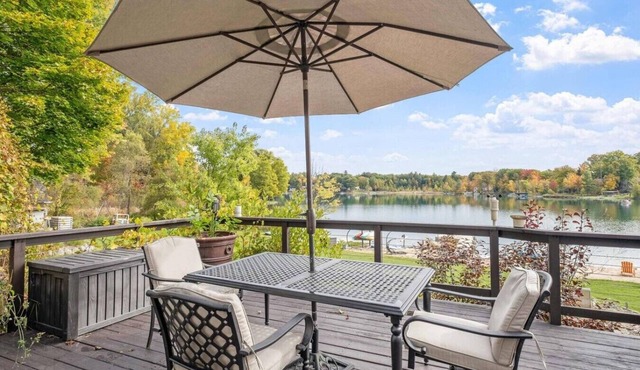 Tranquil Waters: Sauna, Hot Tub, Private Beach