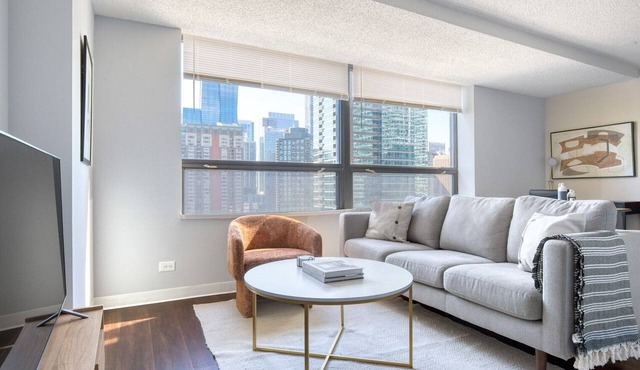 Trendy Streeterville Studio w/Pool & Gym, nr Navy Pier, by Blueground