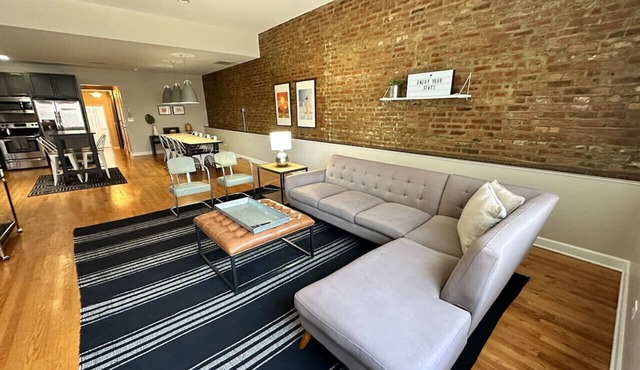 Trendy Wicker Park Loft with Parking