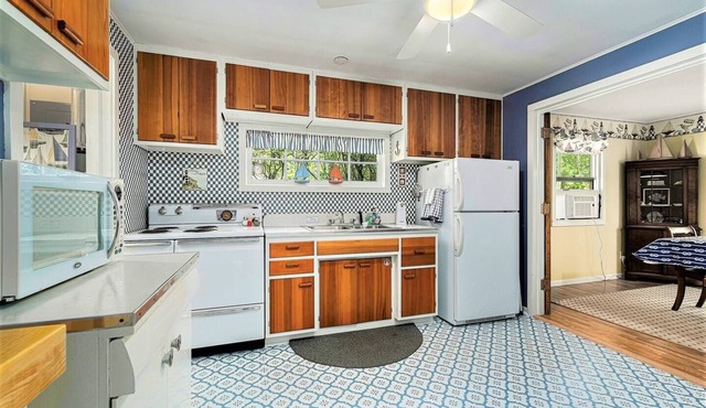 Two Cottages by Mullett Lake - Sleeps 12