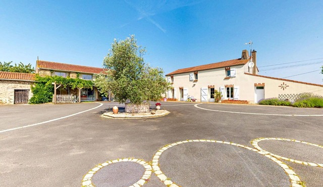 Two gîtes in the countryside for 25 people: indoor swimming pool and play areas