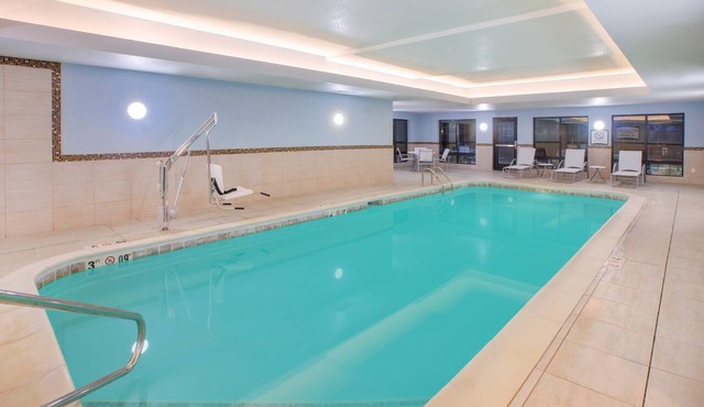 Two-Queen 1BR Suite w/Kitchen & Breakfast