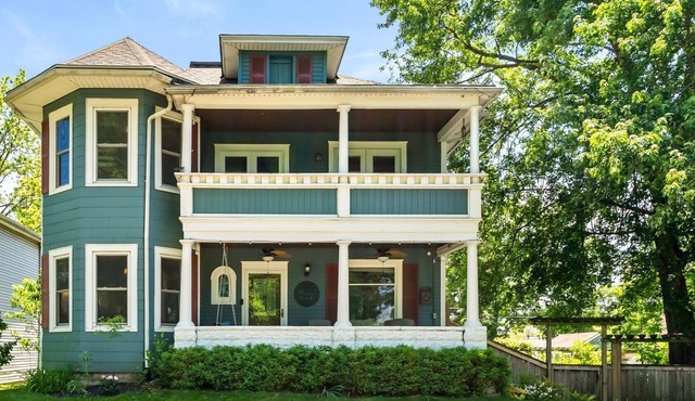 Ultimate Family Reunion 7BR Home With Fenced Yard & Walk to Grace, Lake & Shops