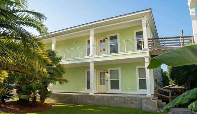 Ultimate Group Stay · 2 Full Apts · 6BR · Parking in Moss Point
