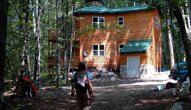 Unique, Attractive Hexagon Cedar Lodge in the Woods