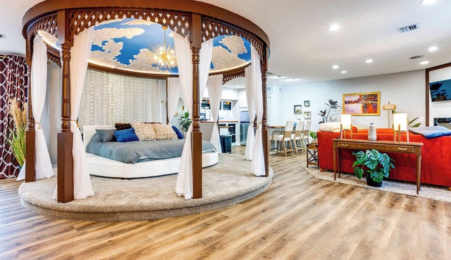 Unique Couple's Studio: 2 MI to Downtown Flushing