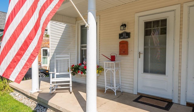 Unit 1: Beautiful townhouse near to Petoskey shopping, restaurants and trails.