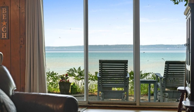 Up-North Rustic Cottage on exclusive Old Mission Peninsula