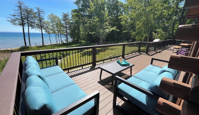 Updated 6-Bedroom Retreat on Grand Traverse Bay – Sleeps 14
