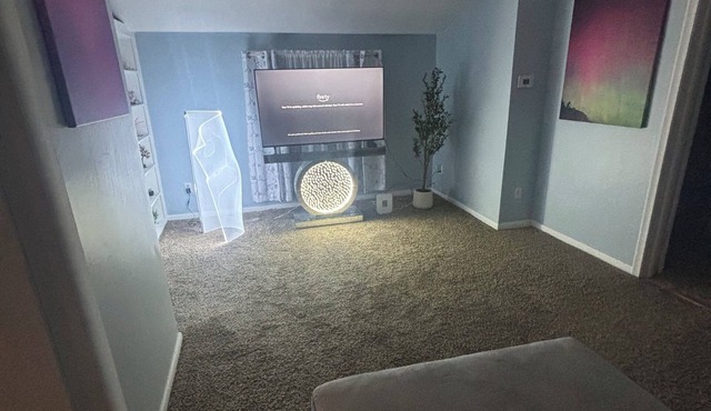 Upstairs 420 friendly lady aurora themed 1 bedroom apartment.