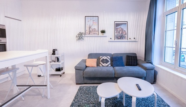 Urban Calm – Bright & Modern Stay