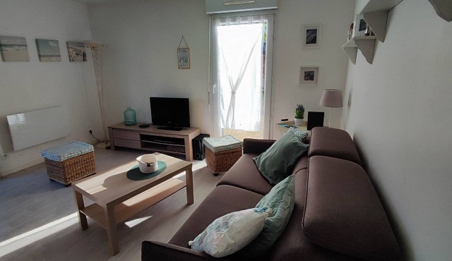 Vacation apartment garden level walking distance to beach