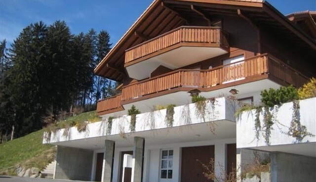 Very comfortable flat with a magnificient view to the lake and the mountains