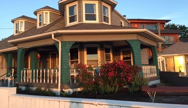 Victorian Home On North Beach. Incredible Panoramic Views Of Lake Michigan.
