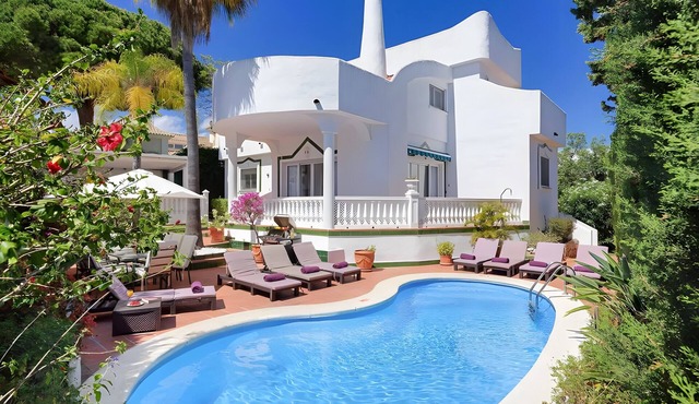 Villa 'Vanessa Las Chapas' with Private Pool, Wi-Fi and Air Conditioning