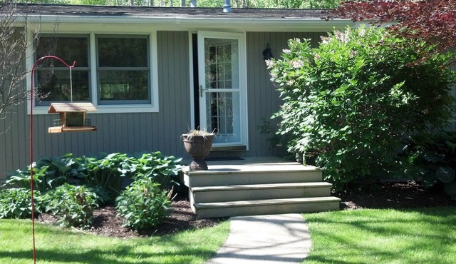 Walk To Beach - Cozy Douglas Cottage - Close To Downtown Saugatuck