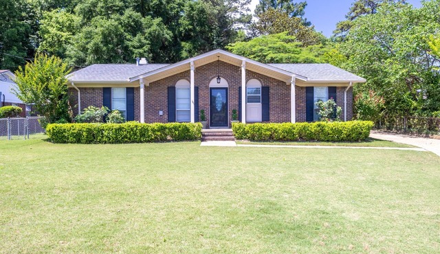 Walk to Downtown Prattville.Close to RTJ. 3BR/2BA.