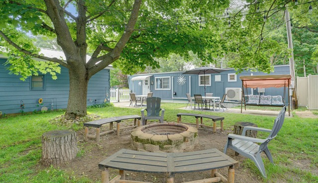 Walk to Lake Huron: Pet-Friendly Caseville Cottage