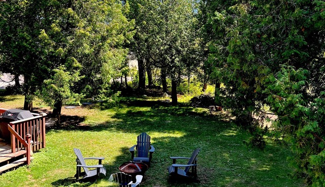 Walk to the property from the ferry-Lake access-only for Cedar Point Inn guests