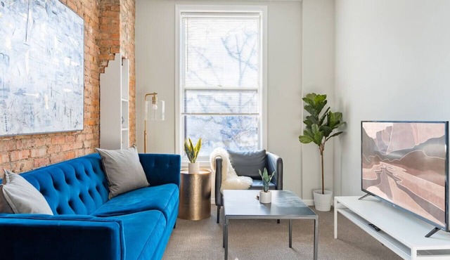 Walker's Paradise 1-Bedroom Apt in Lincoln Park