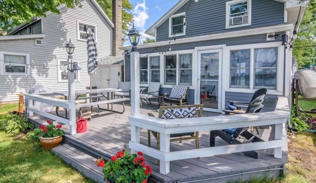 Wampler’s Lake Adorable 3-bedroom Lakefront Cottage 🏡🐟🛶☀️