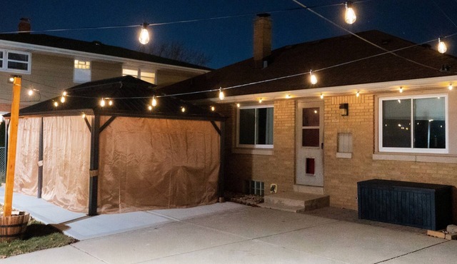 Warm spacious midsize home w/comfort and fun