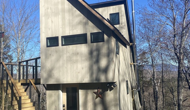 Warren, VT- Cool & funky guest house at Prickly Mountain