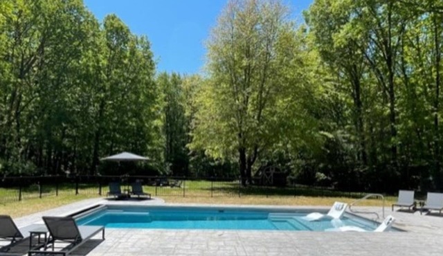 Warren Woods Pool Retreat on private 5 acres, large heated pool & hotub