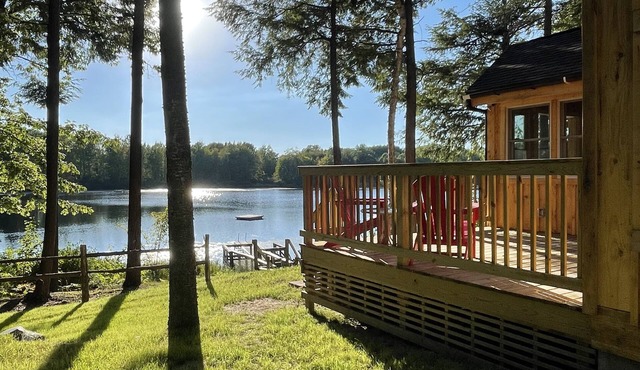 Waterfront, boats included, Cozy cabin on private lake, 25 minutes from TC.