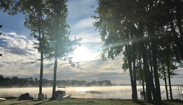 Waterfront MI Cottage on Douglas Lake between Petoskey & Mackinaw City