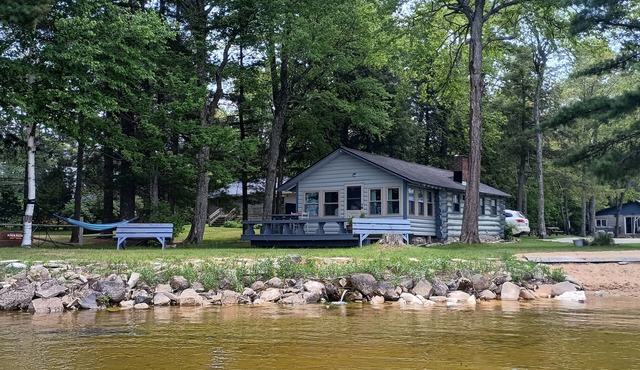 Waterfront Modernized Rustic Log Cabin on Indian Lake, Manistique, MI