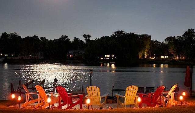 Waterfront Paradise Retreat: 35 minutes to ND and SBN airport!