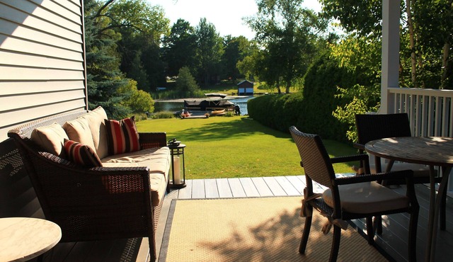 Waterfront Property on Lake Leelanau! Walk to Wineries & Restaurants incl Dock