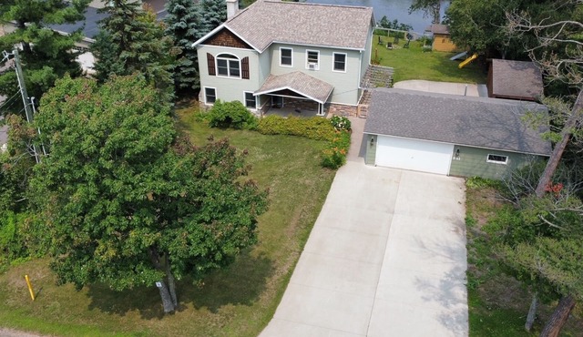 Waterfront Retreat: Hot Tub, Kayaks, Bikes & Lake Superior Access