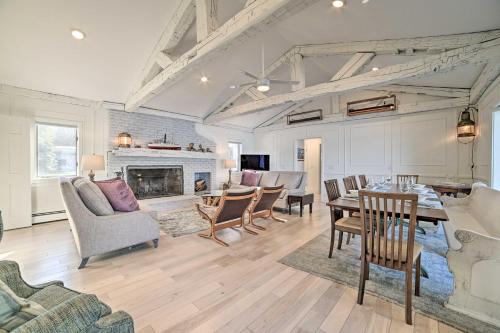 Waterfront Suttons Bay: Wine Trail, Pickleball Ct