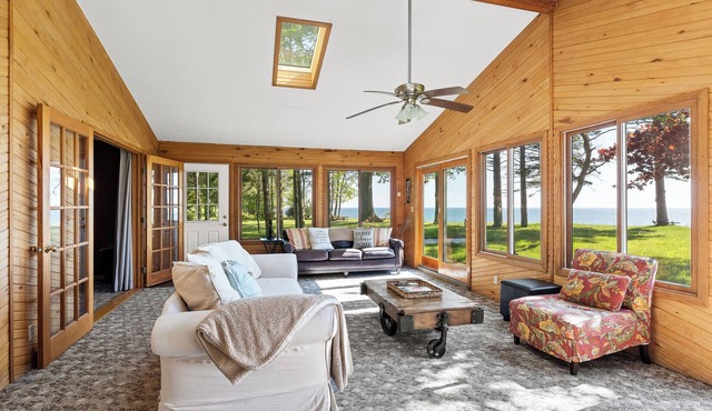 Waters Edge Retreat - Private Lake Michigan Frontage