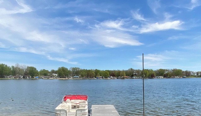 Water’s Edge Retreat, Charming 2-bedroom Lake House, marvelous Shipshewana