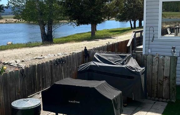 Waters Riverfront Property New Listing 2 Houses in Cascade