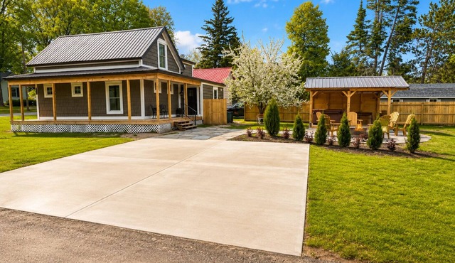 Welcome to your Up North escape in downtown Arcadia. Newly remodeled with a hot tub and fire pit, just a short walk to Lake Michigan. Enjoy Arcadia Days, July 4th, Golf Crystal Mountain, and day trips to Sleeping Bear Sand Dunes.