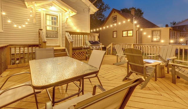 Westmont Home w/Hot Tub! Walk to Metra Station