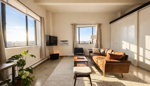 Westown Studio Apt Near Fiserv, Baird, and Theater District