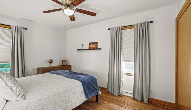 Whispering Pines - Downtown 3BR + Game Room & Yard