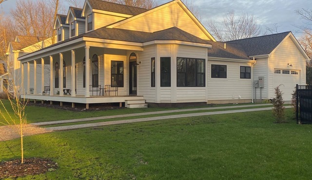 “WHITE HOUSE EAST” Brand NEW! Be the first to rent this NEW house. Pet friendly!