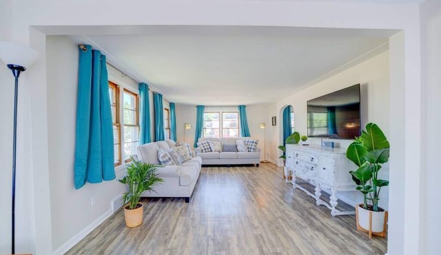 Whitehall Cottages Boutique Motel - Royal Suite